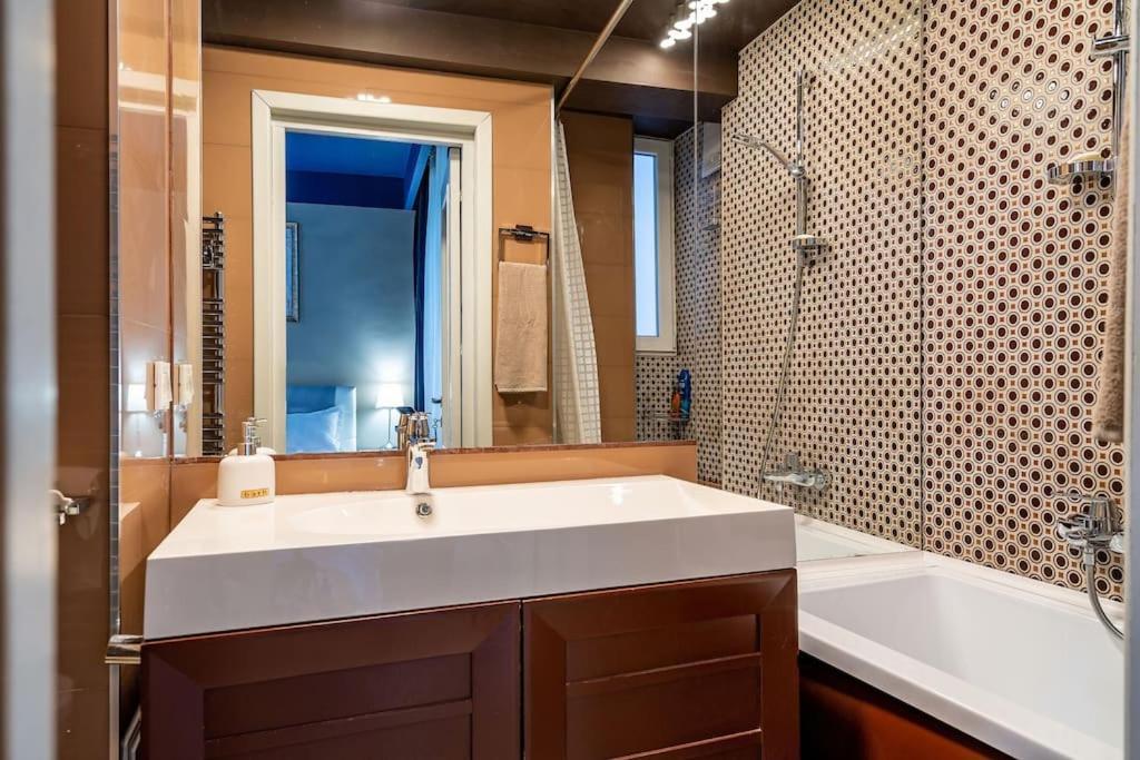 Modern - Central Apartment Bucureşti Ngoại thất bức ảnh